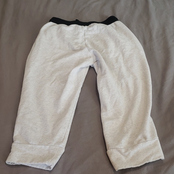 Black and white Adidas cropped joggers - Picture 3 of 4